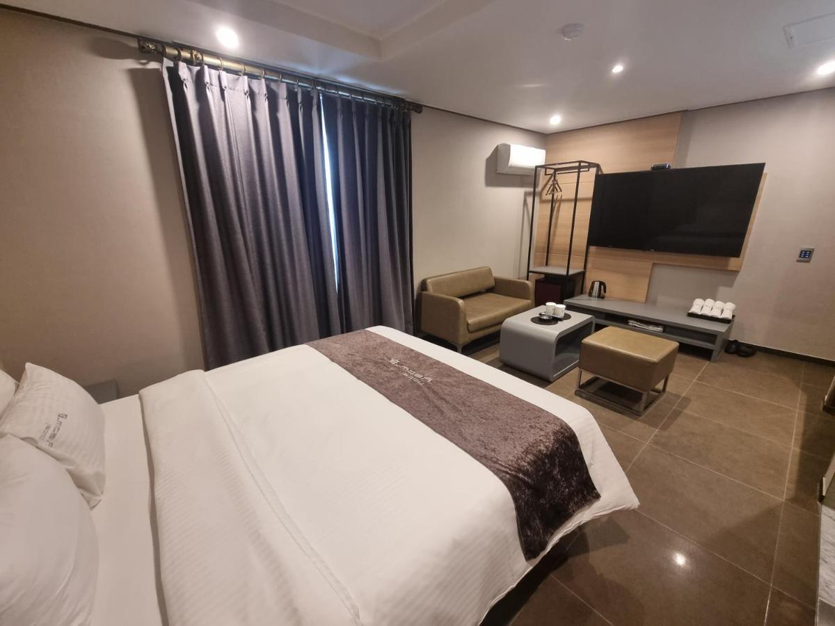 Yeoubi Hotel Чінджу Екстер'єр фото