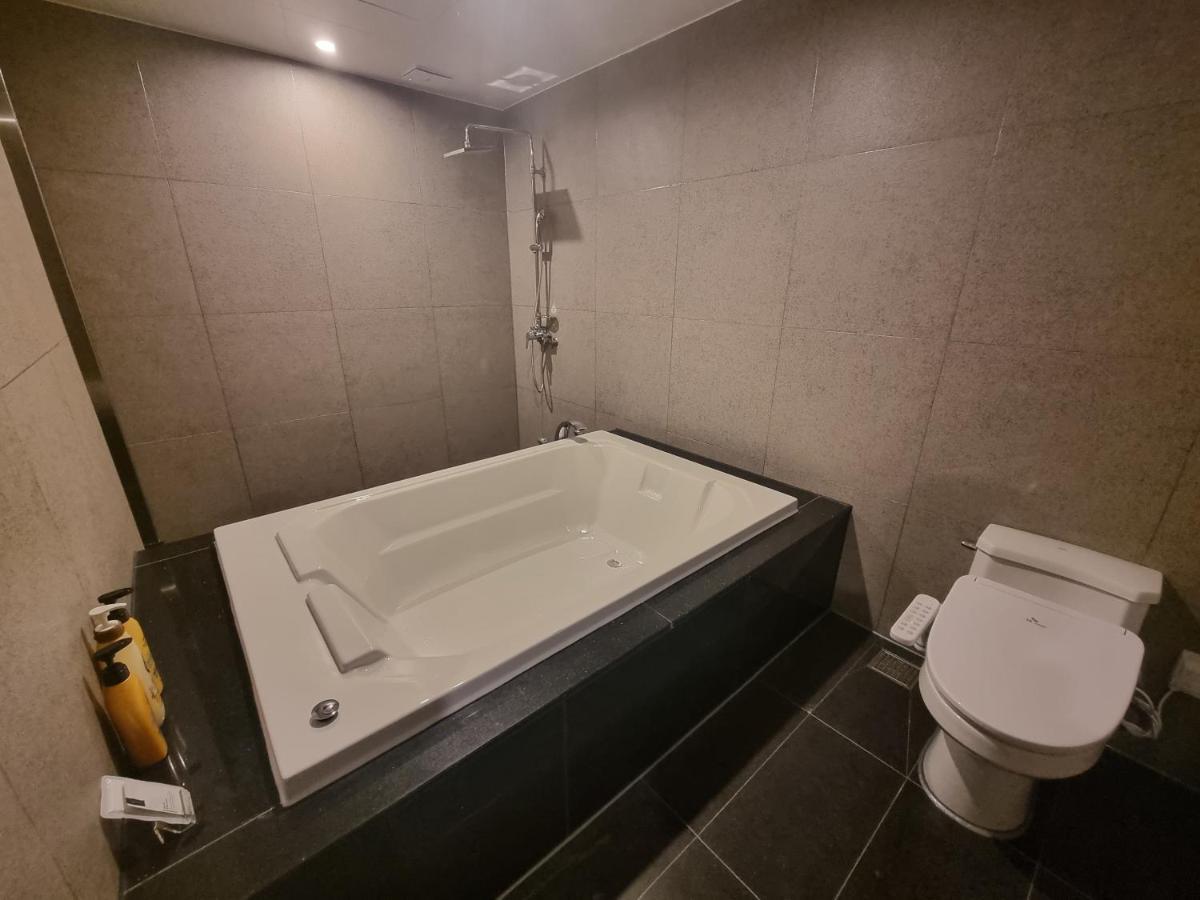 Yeoubi Hotel Чінджу Екстер'єр фото
