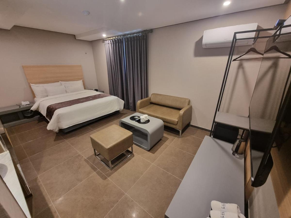 Yeoubi Hotel Чінджу Екстер'єр фото